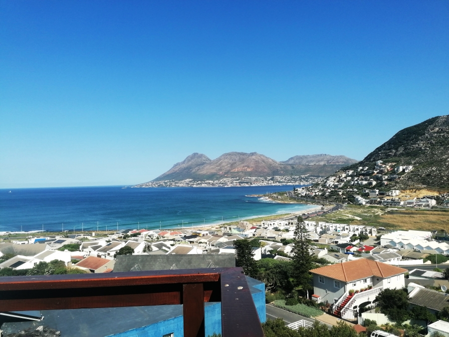 To Let 4 Bedroom Property for Rent in Glencairn Heights Western Cape